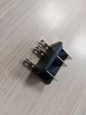 КЛЕМОРЕД ЗА КУТИЯТА НА БАТЕРИЯТА ЗА LM2000E - 3402724001 3402724001